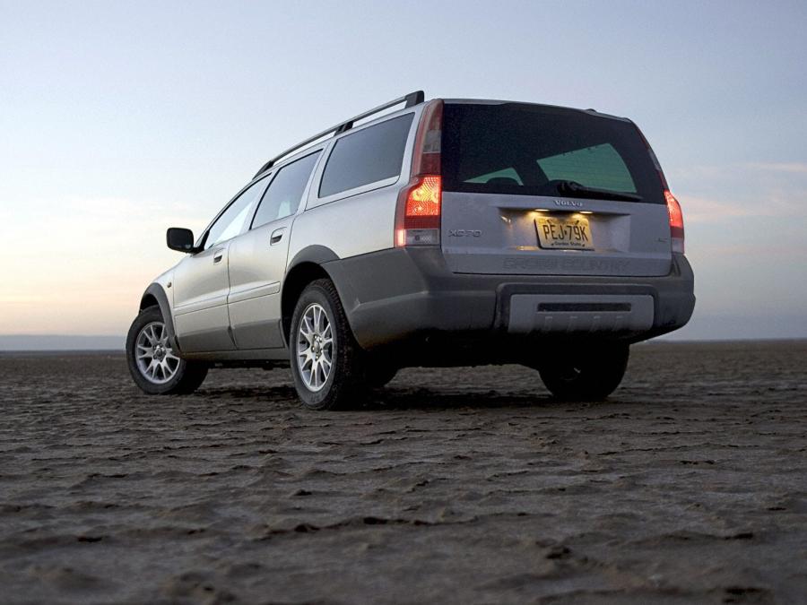  Volvo XC70 2005 года  (US) (фото 8 из 30)